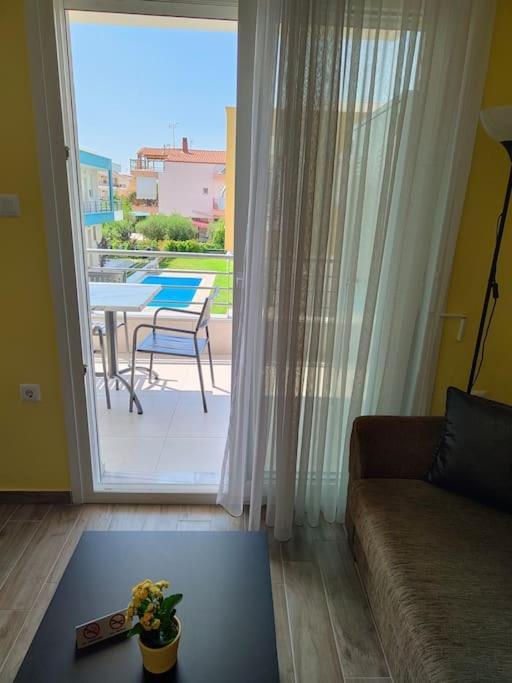 Poolview Apartment Офринио Экстерьер фото