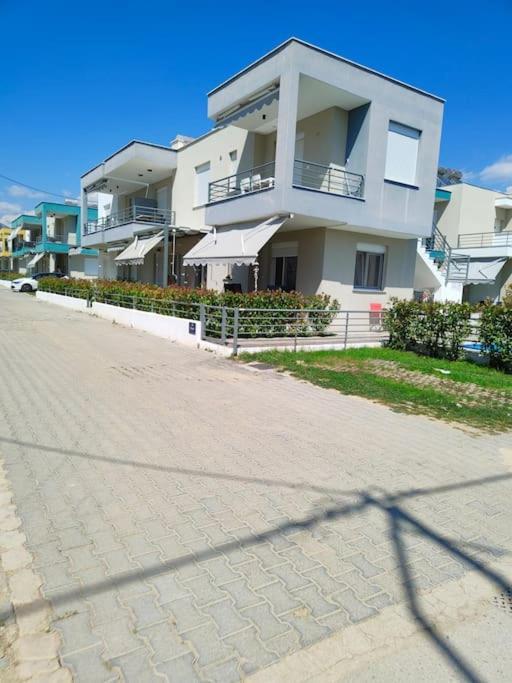 Poolview Apartment Офринио Экстерьер фото